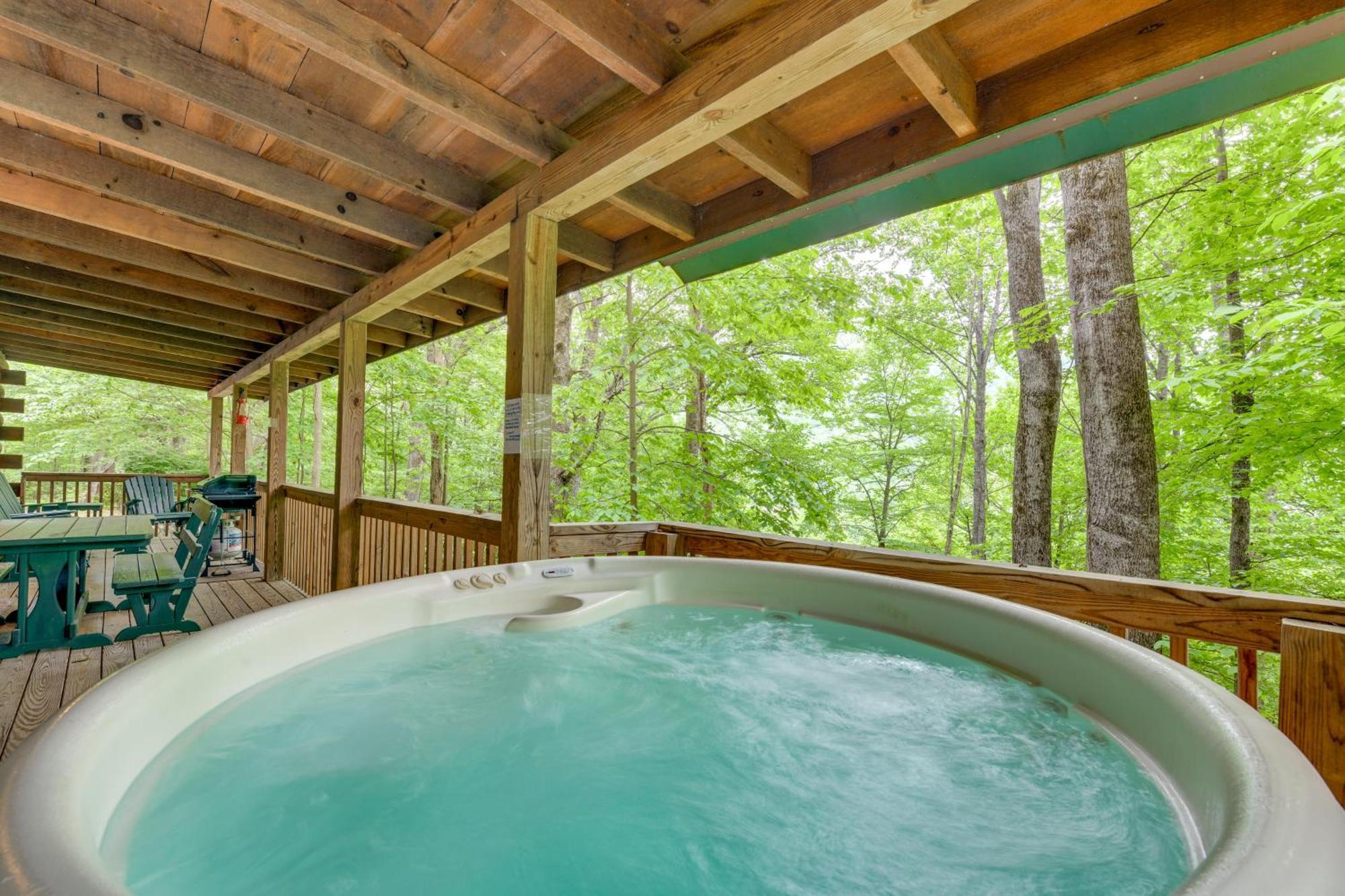 Serene Maggie Valley Retreat With Deck And Hot Tub! Bagian luar foto