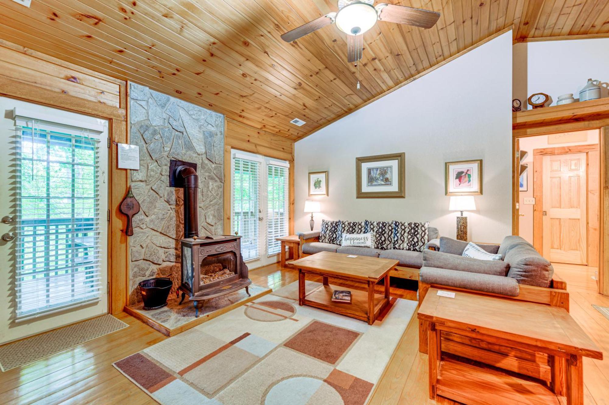 Serene Maggie Valley Retreat With Deck And Hot Tub! Bagian luar foto