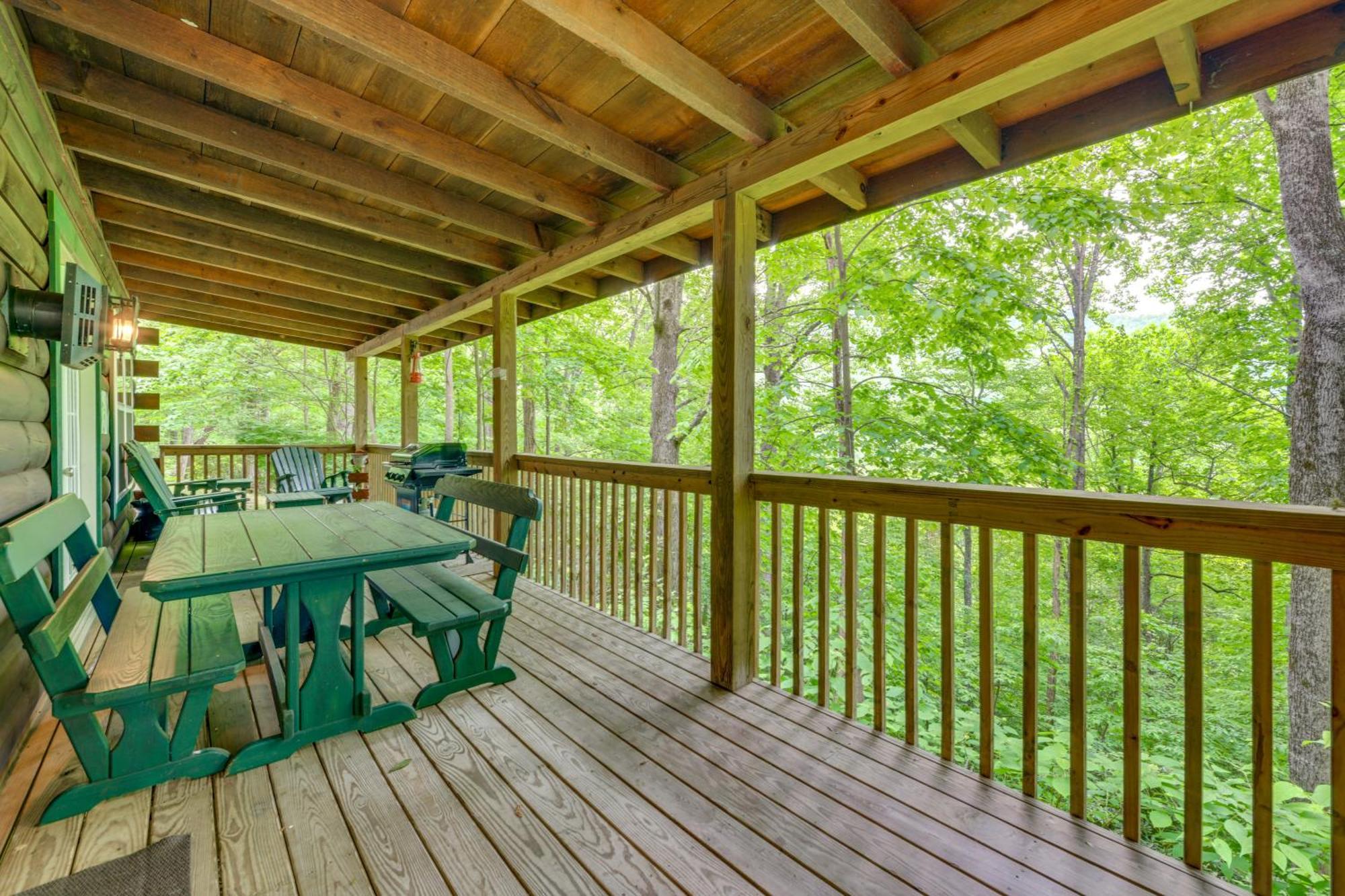 Serene Maggie Valley Retreat With Deck And Hot Tub! Bagian luar foto