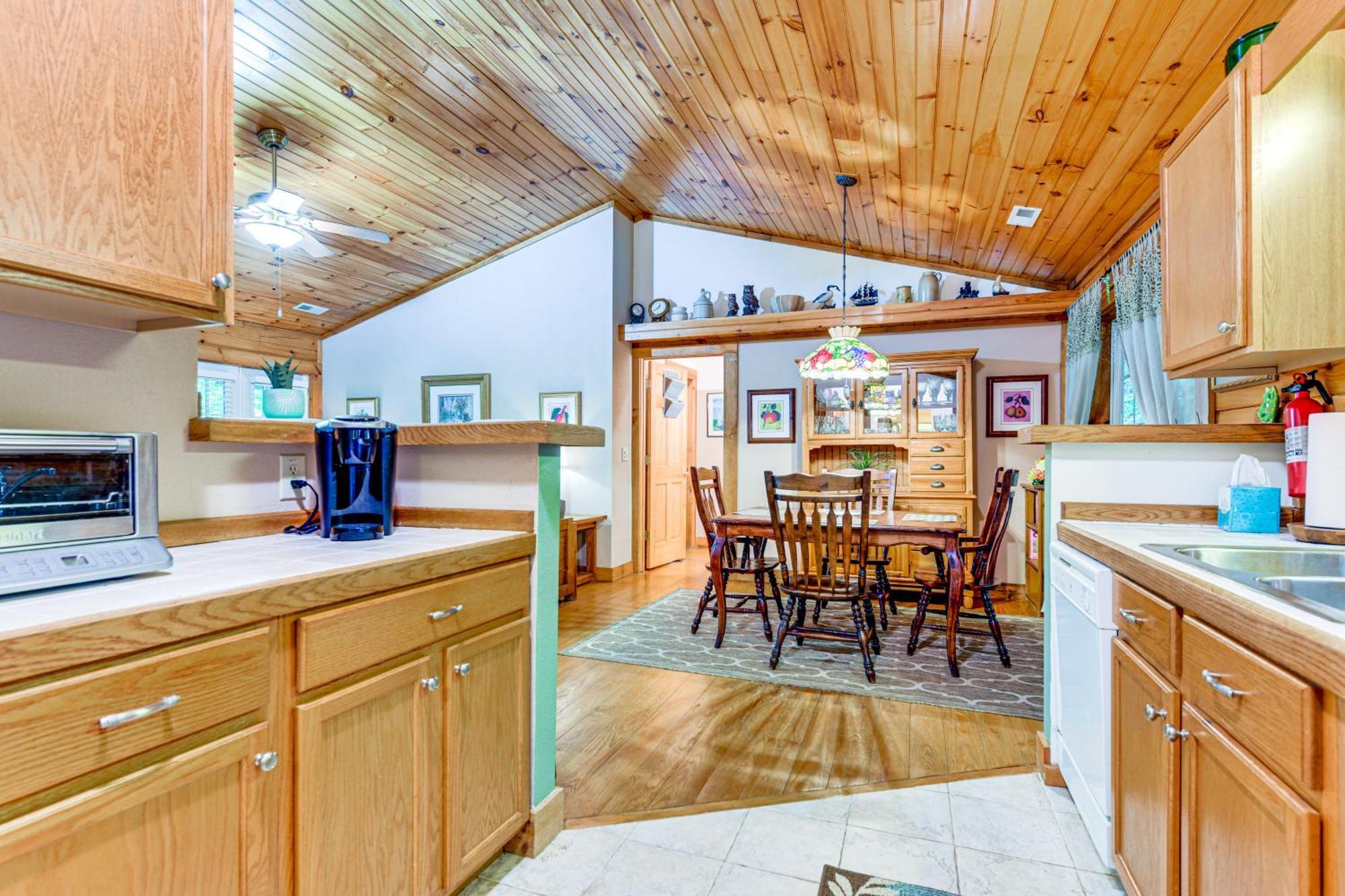 Serene Maggie Valley Retreat With Deck And Hot Tub! Bagian luar foto