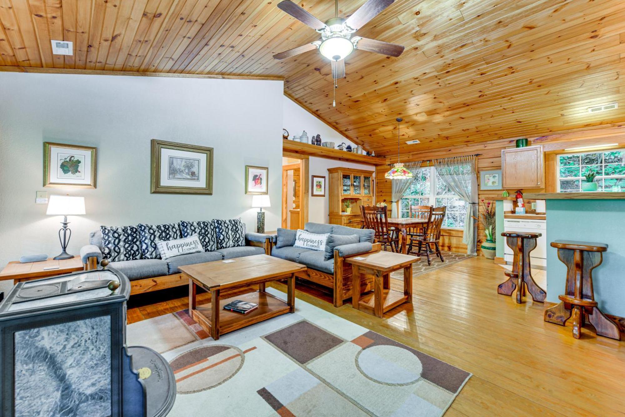 Serene Maggie Valley Retreat With Deck And Hot Tub! Bagian luar foto