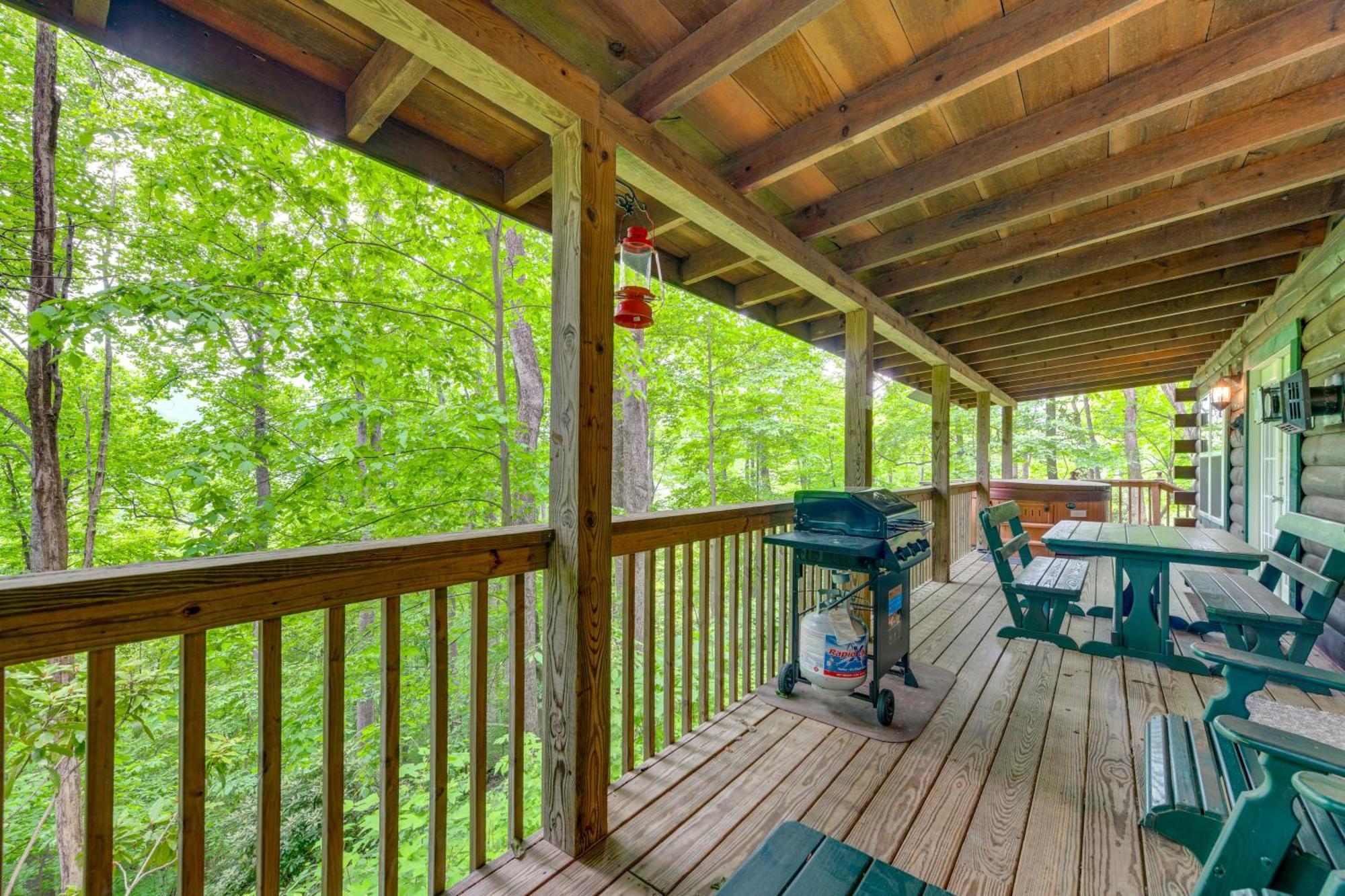 Serene Maggie Valley Retreat With Deck And Hot Tub! Bagian luar foto