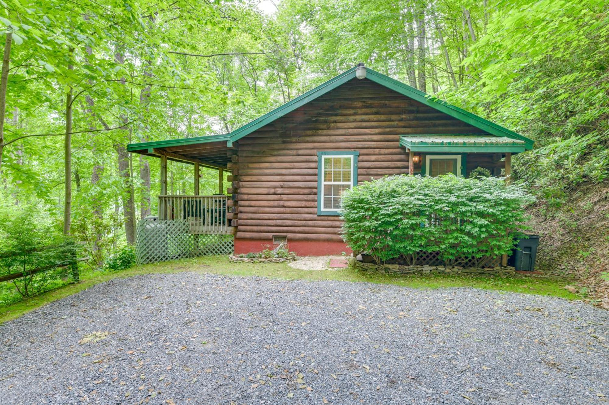 Serene Maggie Valley Retreat With Deck And Hot Tub! Bagian luar foto