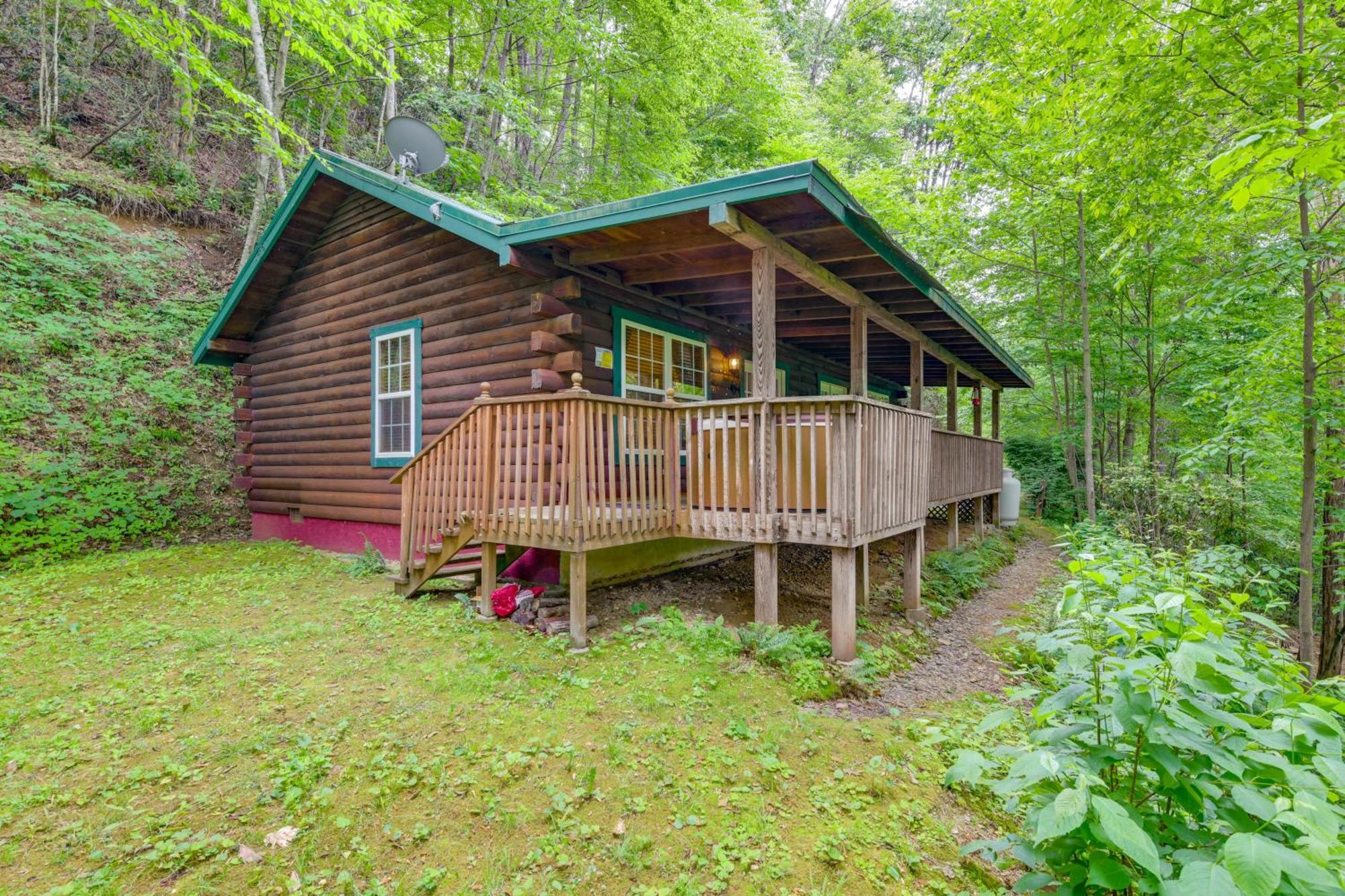 Serene Maggie Valley Retreat With Deck And Hot Tub! Bagian luar foto