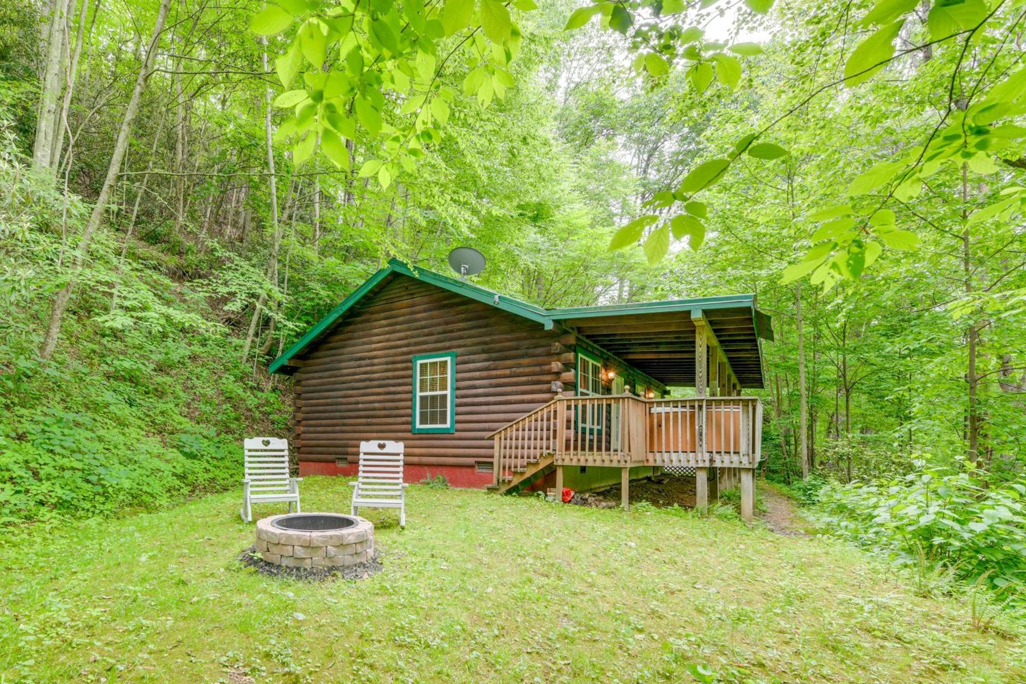 Serene Maggie Valley Retreat With Deck And Hot Tub! Bagian luar foto